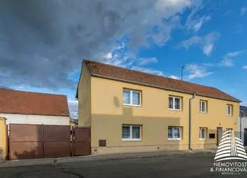 Dvougenerační rodinný dům 5+1, 3+1,  Dobříň, 920 m2
