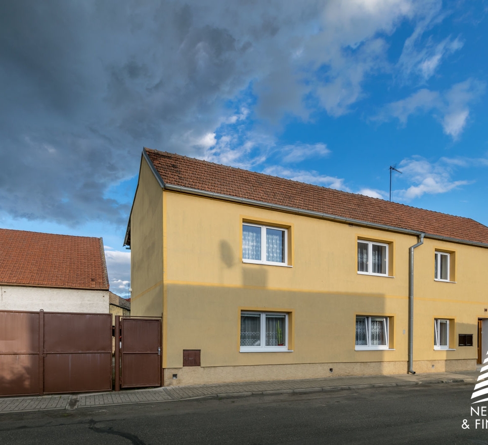 Dvougenerační rodinný dům 5+1, 3+1,  Dobříň, 920 m2
