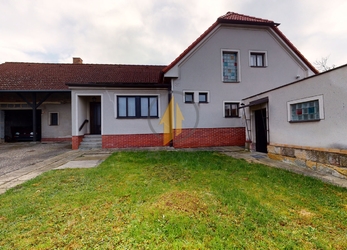 Prodej rodinného velmi prostorného domu se zahradou v obci Tuř u Jičína