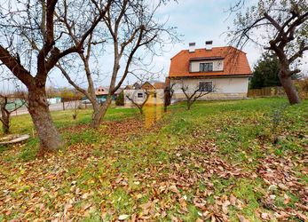Prodej rodinného velmi prostorného domu se zahradou v obci Tuř u Jičína