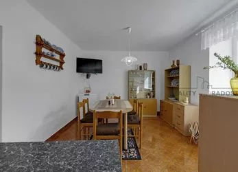 Prodej rodinného domu se dvěma bytovými jednotkami, 3+kk, 2+1, se zahrádkou, Šlapanice, Brno