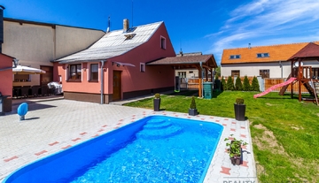 Prodej RD 3+1 s bazénem Praha-Západ, Nučice