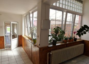 Prodej,  rodinný dům 6+1 s vjezdem, garáží a zahradou, Hrušky, okres Břeclav