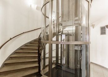Luxusní nezařízené kanceláře, Ringhofferův palác 150 m od Václavského náměstí, 140 m2 + 27,1m2