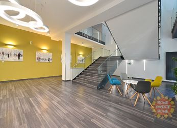 Reprezentativní kancelářské prostory 32,60 m2 k pronájmu, parkování, ulice Průmyslová, Hostivař