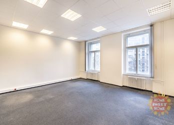Nezařízené kancelářské prostory 43 m2 k pronájmu, parkování, ulice Korunovační, Praha 7.