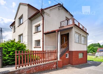 Senomaty - dvougenerační dům se zahradou a přístavbou