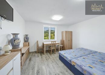 Multifunkční objekt s restaurací, 2 byty a potenciálem penzionu