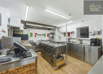Multifunkční objekt s restaurací, 2 byty a potenciálem penzionu