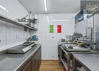 Multifunkční objekt s restaurací, 2 byty a potenciálem penzionu