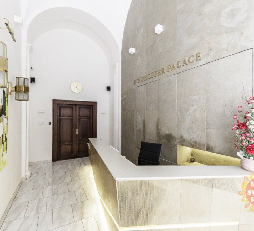 Praha, luxusní kancelářské prostory k pronájmu 37,3 m2 (+ 16 m2 spol. prostor),  Ringhofferův palác,