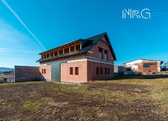 Prodej hrubé stavby rodinného domu, 2555 m², Sedlčany