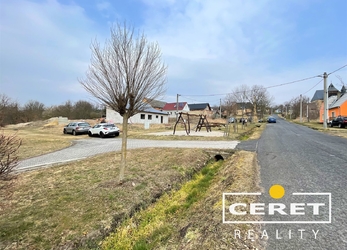 Prodej pozemku v obci Škrle, 1254 m2