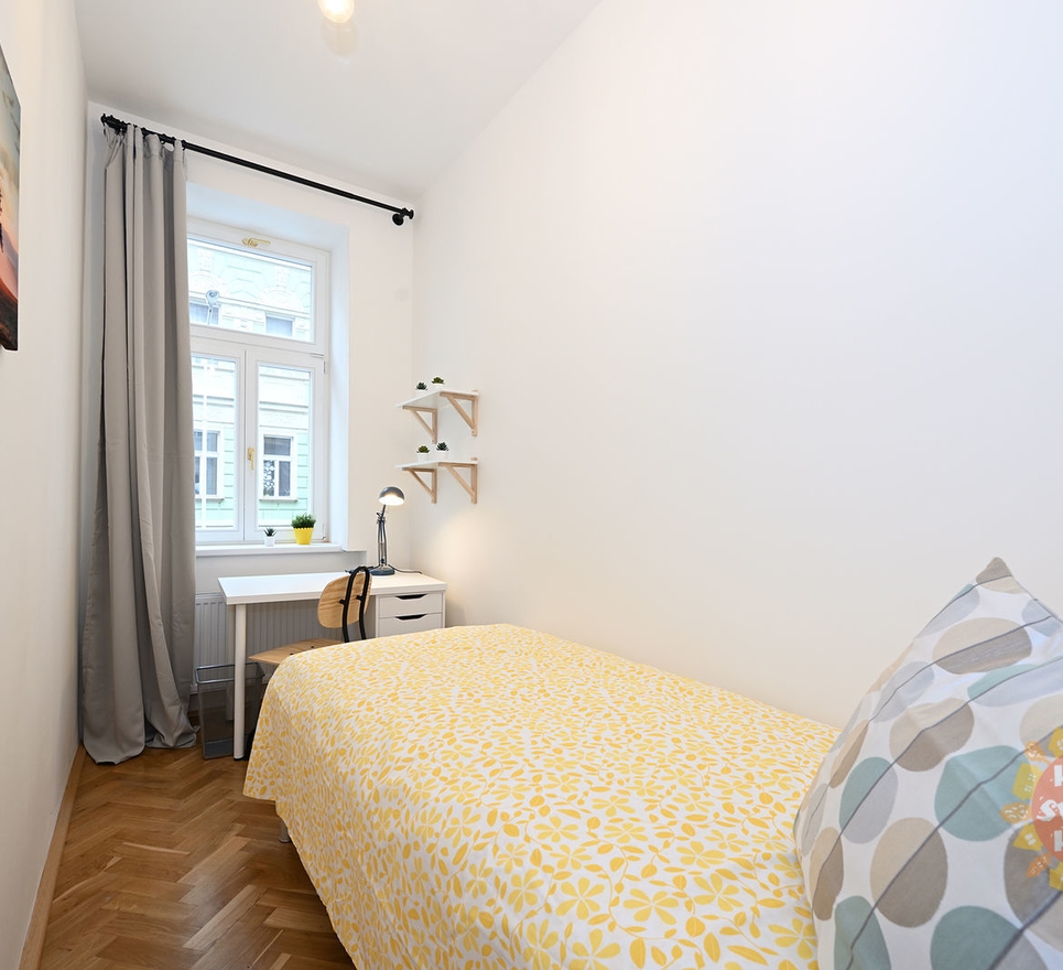 Residenční bydlení, pronájem pokoje 8m² po rekonstrukci, Řehořova, Praha 3, od 1.7.2022