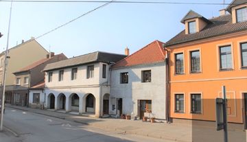 Prodej novostavby RD s provozovnou v centru obce Libochovice