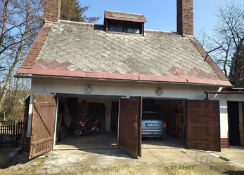 Prodej domu (2x 3+1), s lodžií, garáží a pozemkem (1034 m2) na Nové Vsi nad Nisou