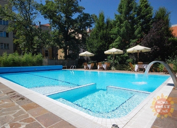 Praha, pronájem, luxusní kompletně zařízený byt 3+kk, 107 m2, terasa, bazén, sauna, klimatizace