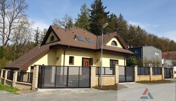Hezký RD 6+kk/Garáž, 185 m2, pozemek 841 m2, Louňovice, Praha-východ