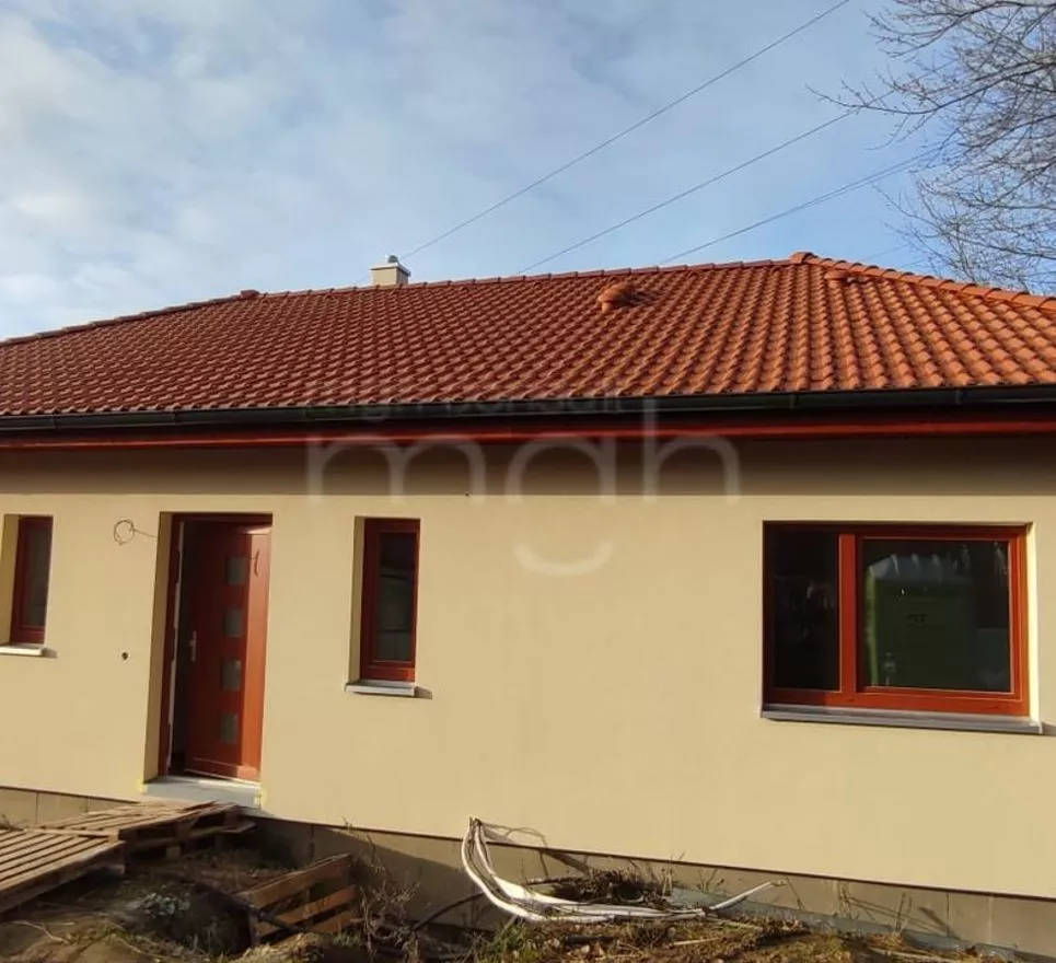 Novostavba rodinného domu o dispozici 4+kk s terasou v klidné části lokality Nad Hájovnou v Lokti II
