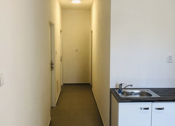 Pronájem ubytovacího zařízení o pěti místnostech + dvě kuchyně, vybaveno, po rekonstrukci
