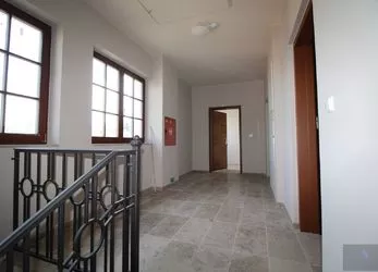 Prodej nájemního domu, 8 bytových jednotek, ul. Rumunská, Karlovy Vary