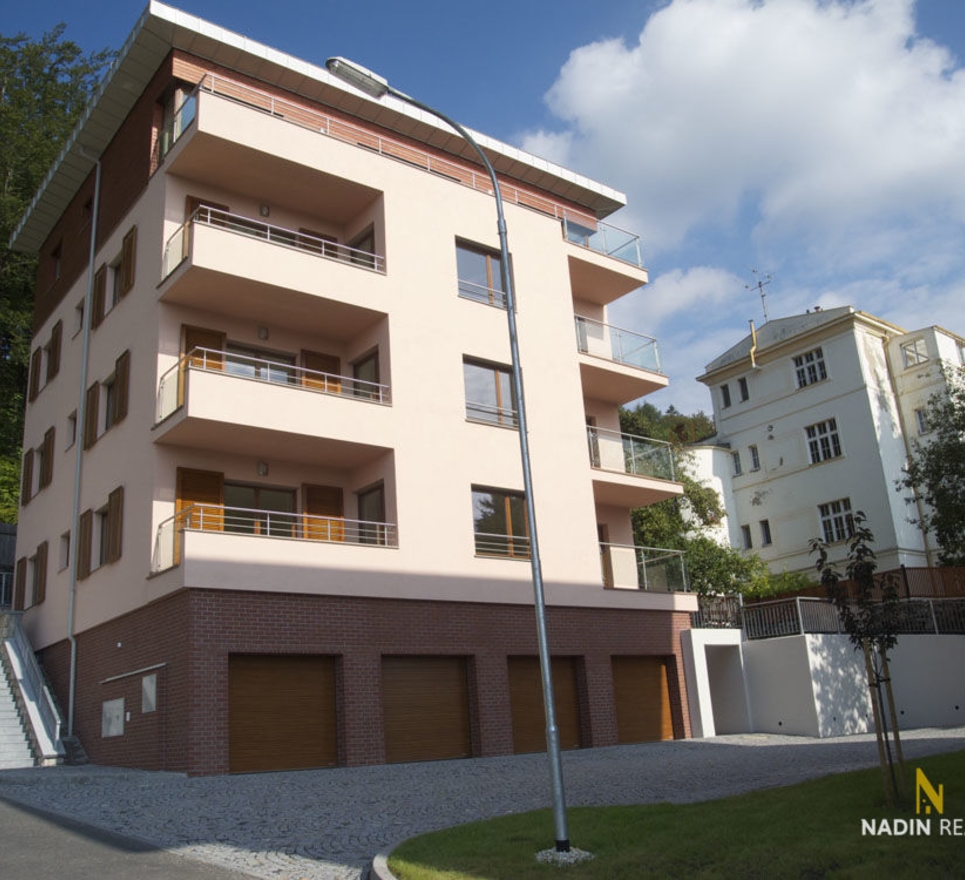 Prodej bytu 3+kk, 2x balkon, garážové stání, ulice Jindřicha Konečného, Karlovy Vary