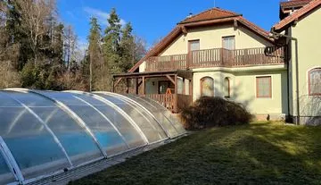 Prodej rodinný dům, bazén, vířivka, zahrada, garáž