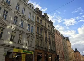 Prodej 3  byty - nebytový prostor, ulice Jaltská, Karlovy Vary