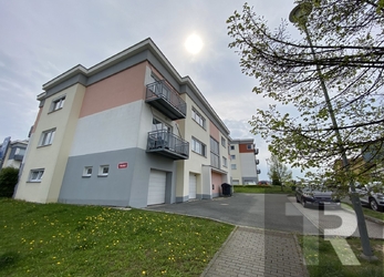 Prodej bytu 3+kk s terasou, 76 m2 + 15 m2 terasa s venkovním park. stáním v Plzni - Černicích