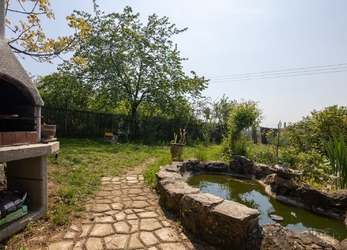 Prodej zahrady s obyvatelnou chatou v obci Dobšice