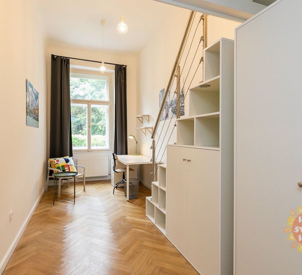 Rezidenční bydlení, pronájem krásného pokoje 11,50m2 po rekonstrukci,nám.Kinských, Praha 5, od 23.7.