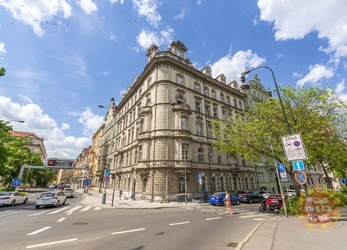 Praha, luxusní mezonetový byt k pronájmu 4+1 (165m2) nezařízený, Janáčkovo nábř., terasa, 3 koupelny
