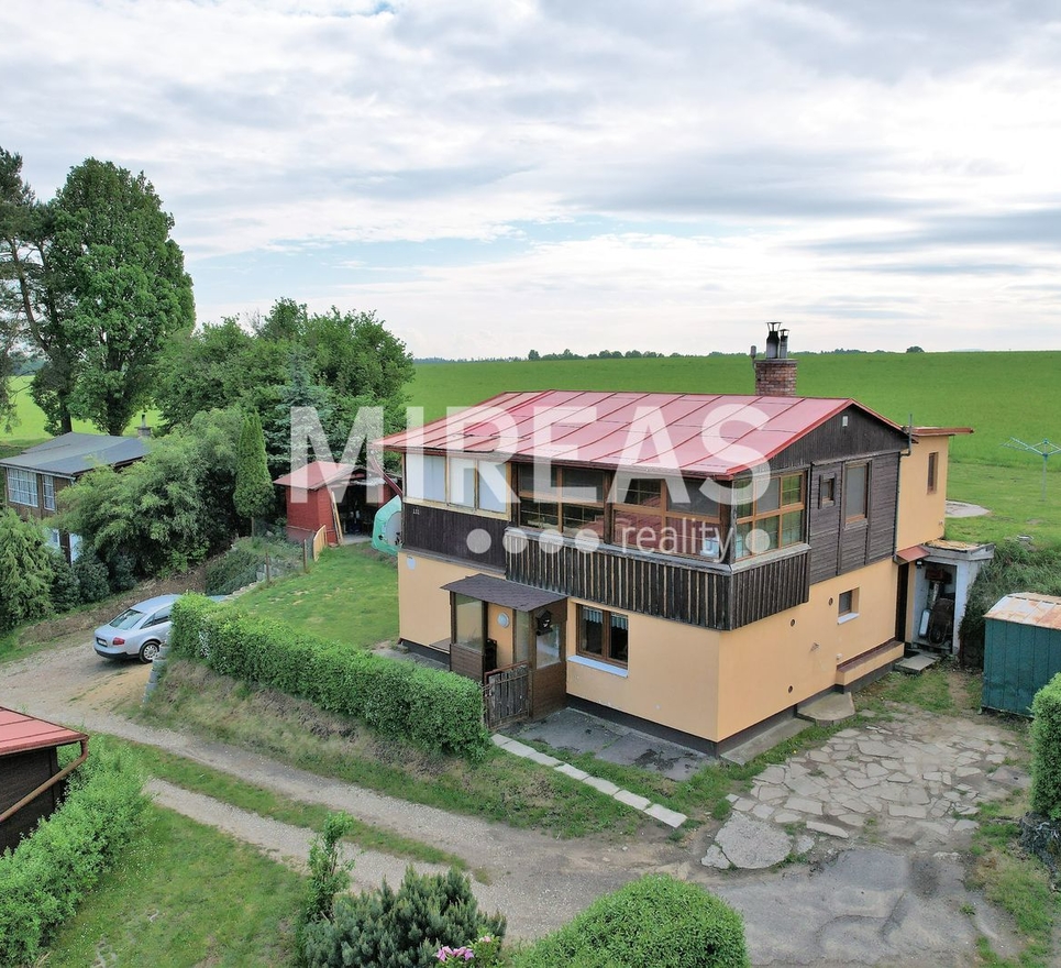 Bělá pod Bezdězem, prodej chaty 4+1, 119 m2 na pozemku 558 m2, okr. Mladá Boleslav.