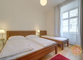 Praha, prostorný zařízený byt 3+1 (119 m2) k pronájmu, ulice Dlouhá, Staré Město