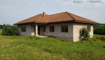 Prodej domu  (165m2) ,  vlastní pozemek 3388m2,  v Úhercích u Panenského Týnce