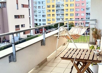 Nabízíme k pronájmu byt 2+kk s balkonem v ulici Freiwaldova, Praha 4 - Kamýk