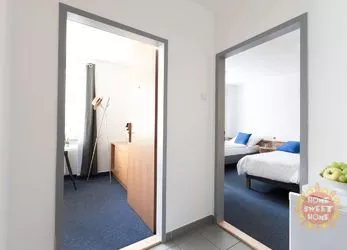 Praha, studentské apartmány, pronájem zařízeného jednolůžkového pokoje (15m2), Na Šachtě, Holešovice
