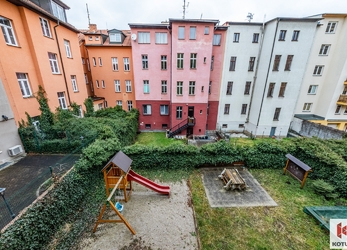 Prodej půdy s projektem na výstavbu 3 bytů, Plzeň