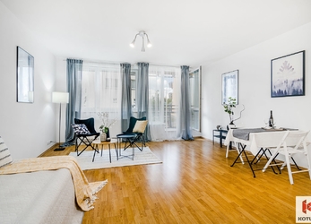 Prodej praktického bytu 1+kk s terasou, sklepem a parkovacím stáním, Praha 13 - Stodůlky