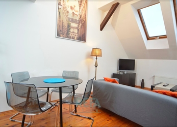 Nabízíme k pronájmu prostorný byt po rekonstrukci 3+1, 86 m², ulice Italská - Praha 2
