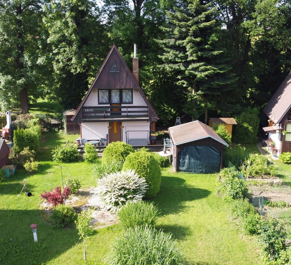 Rekreační chata s pozemkem v obci Zahrádka u Mirkovic