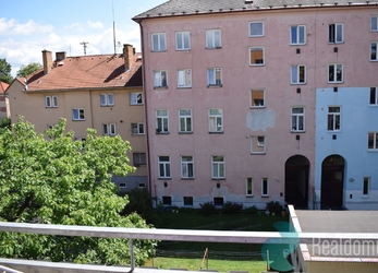 Pronájem, byt 1+1, Nerudova ul., České Budějovice, balkon, sklep