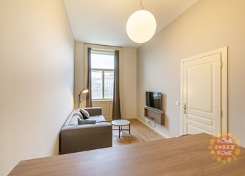 Zařízený moderní byt 2+kk po rekonstrukci k pronájmu (33m2), ulice Opletalova, Praha 1, od 1.9.2022