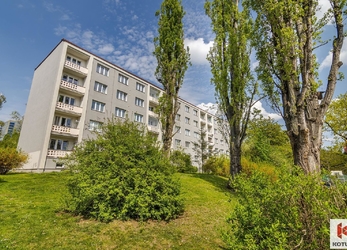 Prodej praktického bytu 2+1 s lodžií, Praha 10 - Strašnice