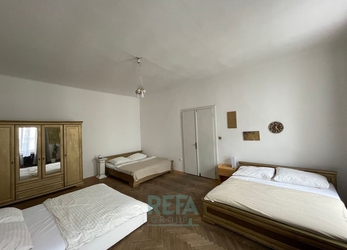 Nabízíme k prodeji byt 4+1 o velikosti 167 m² v centru Prahy