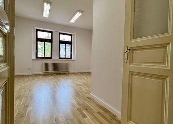 Kancelářský prostor, 4+1, 104 m2, Hradčany, přímo u metra Hradčanská a parku Letná