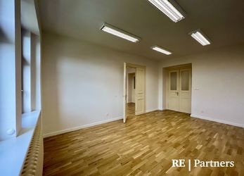 Kancelářský prostor, 4+1, 104 m2, Hradčany, přímo u metra Hradčanská a parku Letná