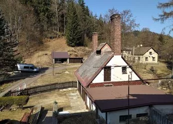 Prodej dvougeneračního domu (2x 3+1,  2x garáž) s pozemkem (1030 m2)- Nová Ves nad Nisou