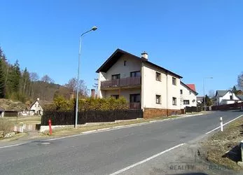 Prodej dvougeneračního domu (2x 3+1,  2x garáž) s pozemkem (1030 m2)- Nová Ves nad Nisou