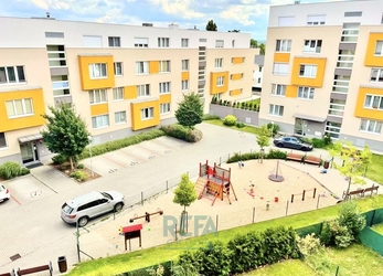 Nabízíme k prodeji světlý byt 1+kk 35 m2 s balkonem v ulici Františka Diviše, Praha 10 - Uhříněvsi
